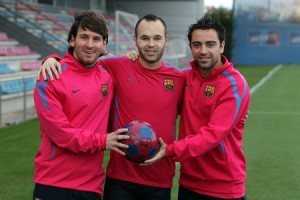 ENTRENAMIENTO DEL BARCELONA EN LA CIUDAD DEPORTIVA MESSI INIESTA XAVI BALON BLAUGRANA